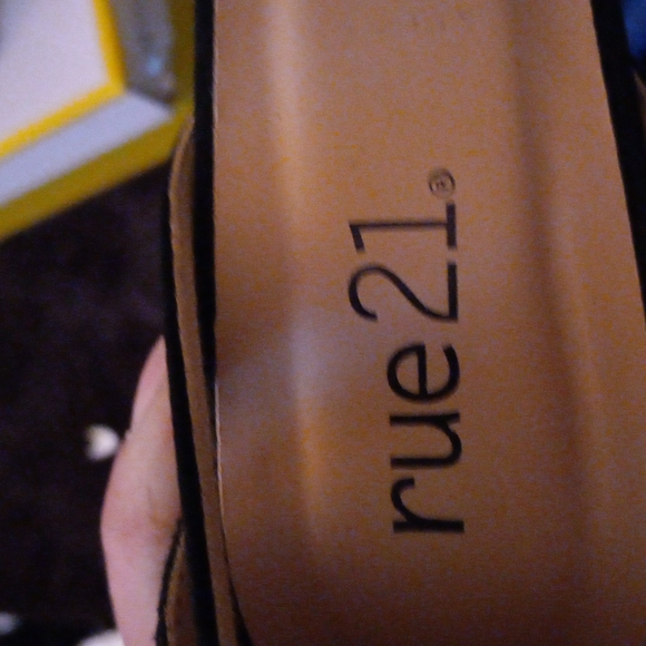 Bin 19. Rue 21 heels - Picture 4 of 4